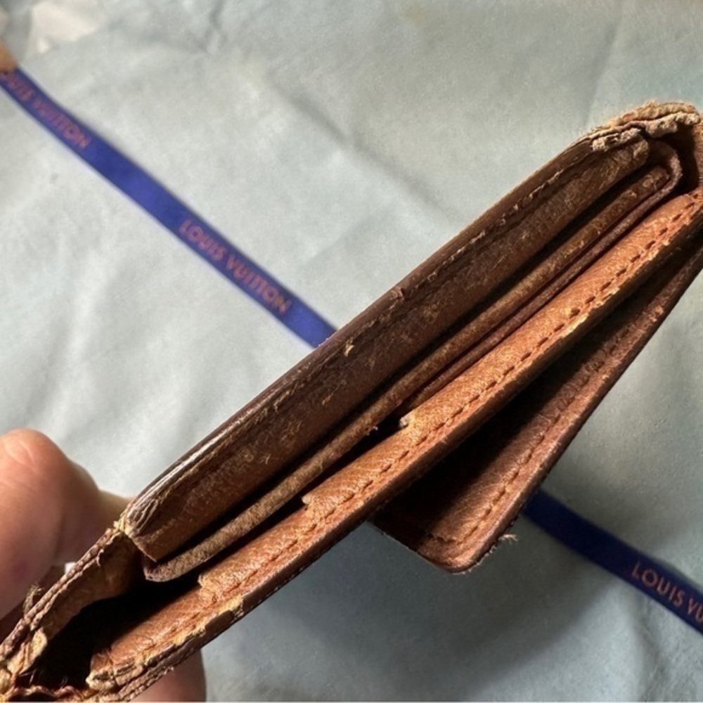 AUTHENTIC Louis Vuitton Epi International Wallet. Monogram canvas. - Picture 14 of 15